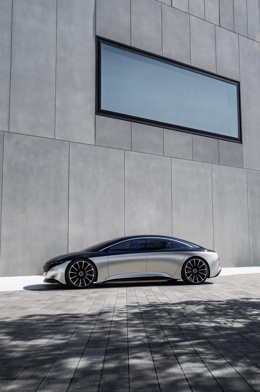  Mercedes-Benz Vision EQS 2019 года  (фото 34 из 54)